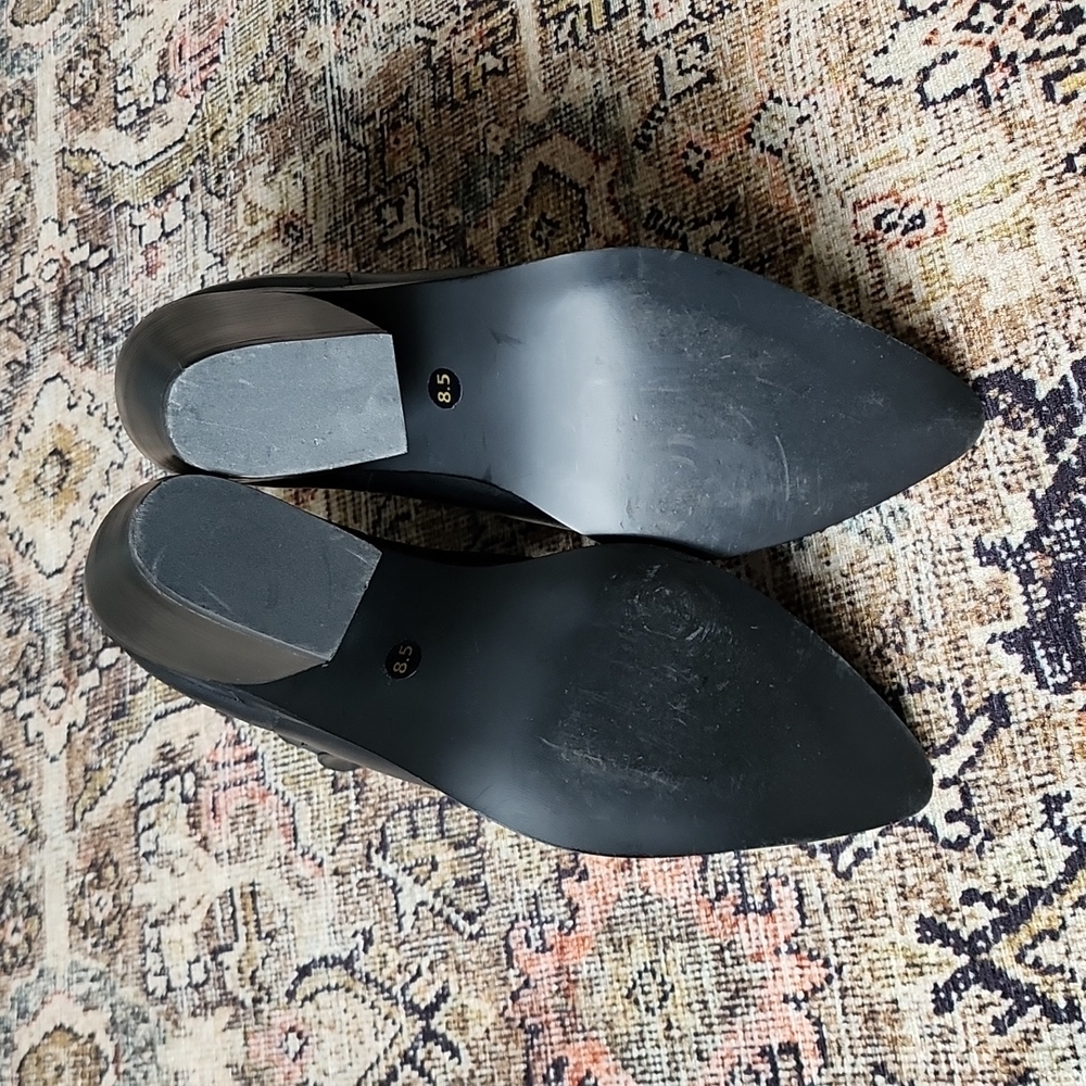 STUNNING Steve Madden black leather slip on bootie! - Picture 7 of 8